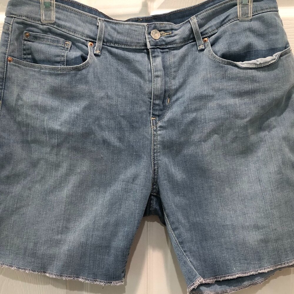 Signature by Levi Strauss Women's Mid Rise Denim Shorts  Size 16